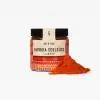 Paprika Edelsüß Paprika Edelsüß mit Gewürzhaufen heben dem Gläschen