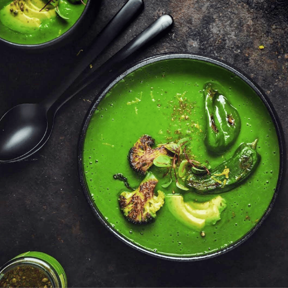 Green Umami auf grüner Suppe