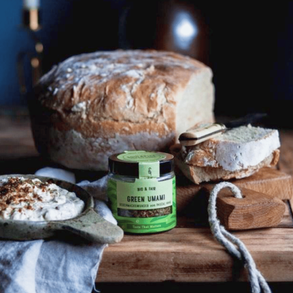 Green Umami mit Brot und Dip