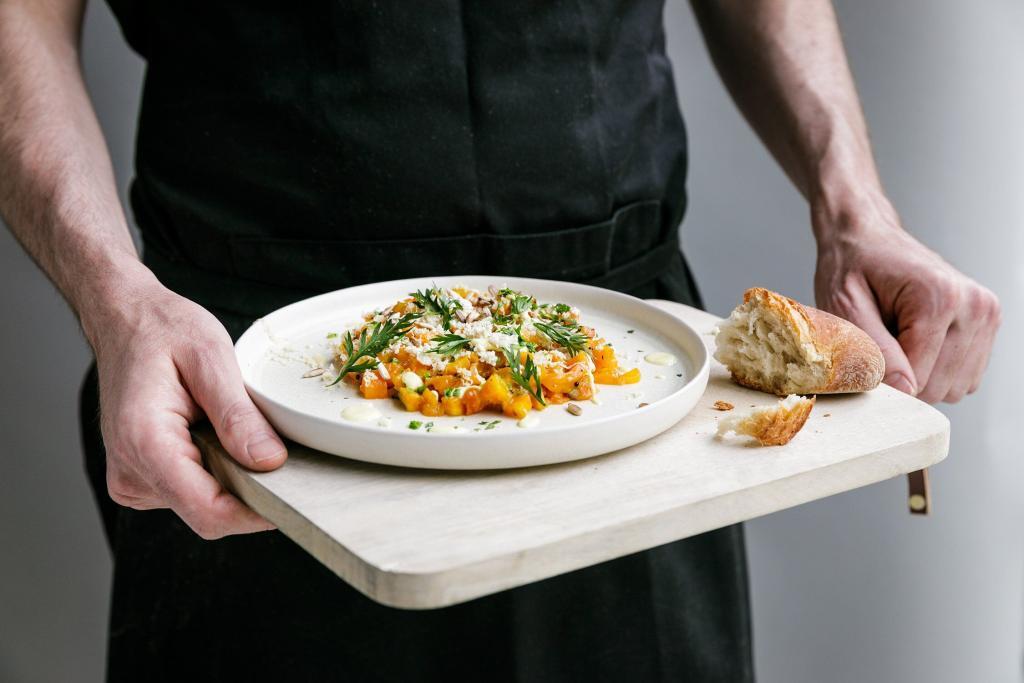 Karotten-Tatar mit Aprikose, Meerrettich und Sonnenblumenkerne