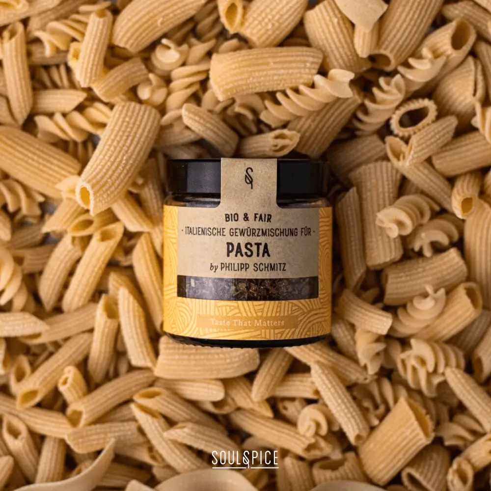 Pastagewürz auf Pasta ungekocht