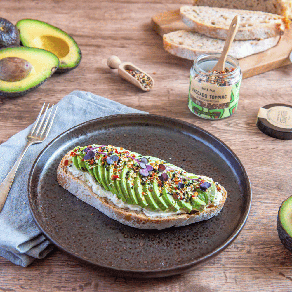 Avocado Toast mit Avocado Topping Avocado Toast mit Avocado Topping