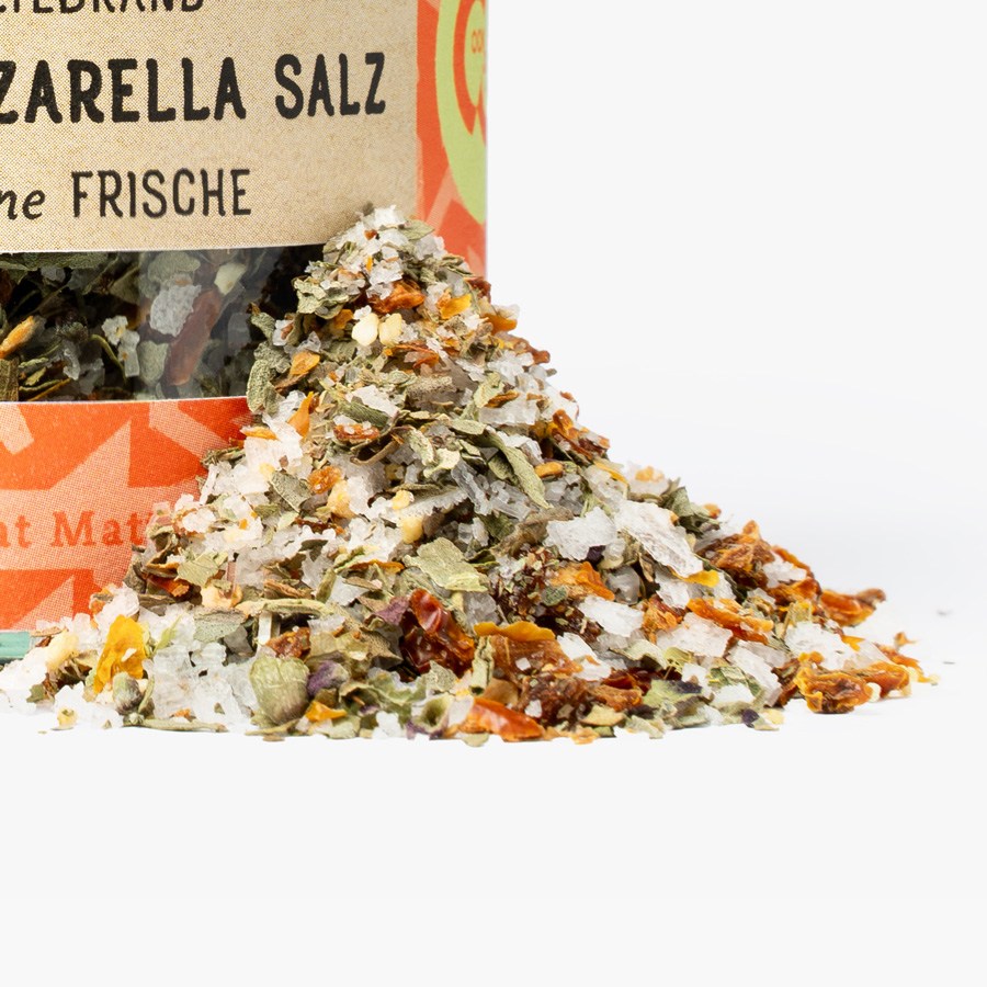 Tomate Mozzarella Salz Tomate Mozzarella Salz mit Gewürzhaufen Nahaufnahme