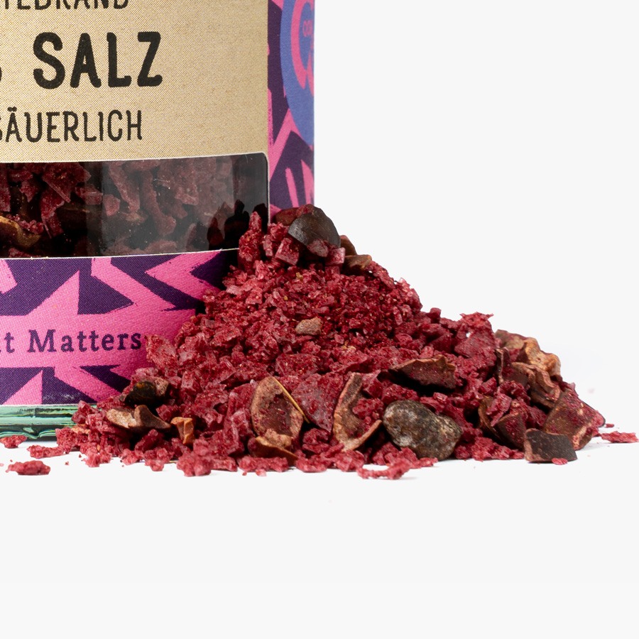 Rotes Salz mit Gewürzhaufen Nahaufnahme